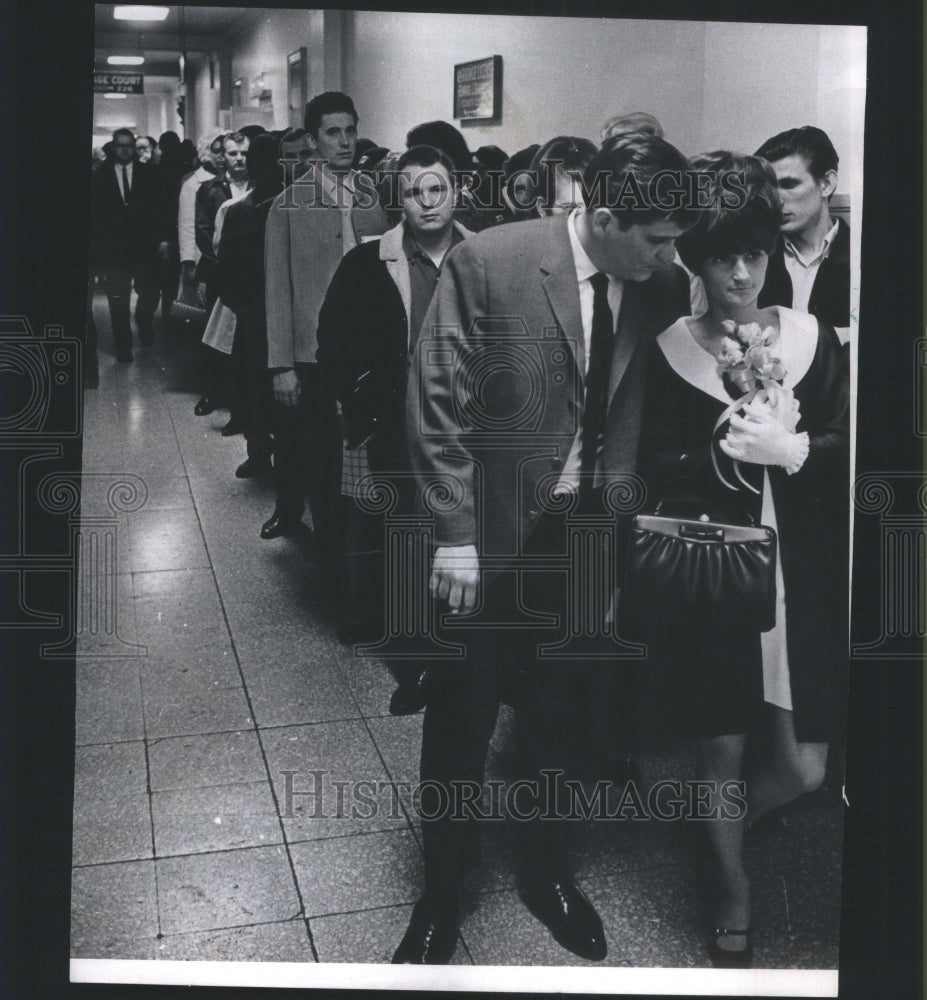 1968 Press Photo Couples Wait In Line To Marry - RRU13713 - Historic Images