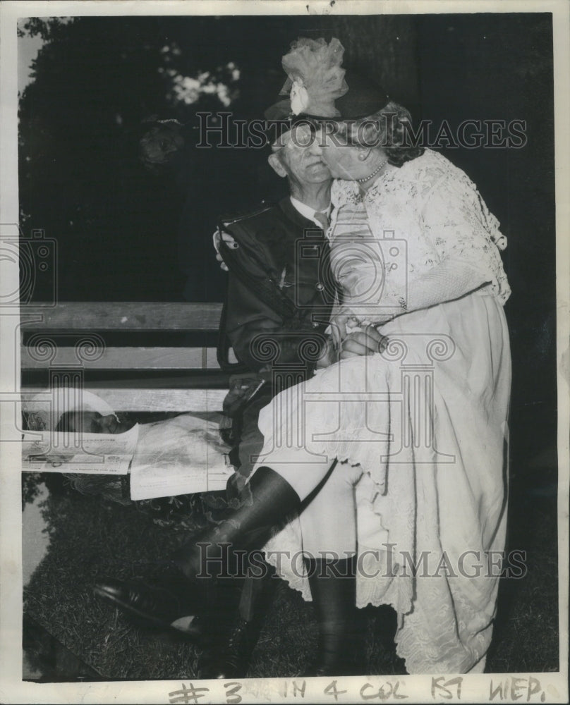 1943 In Mrs. E.J. Buchan And L.H. Lichfield - Historic Images