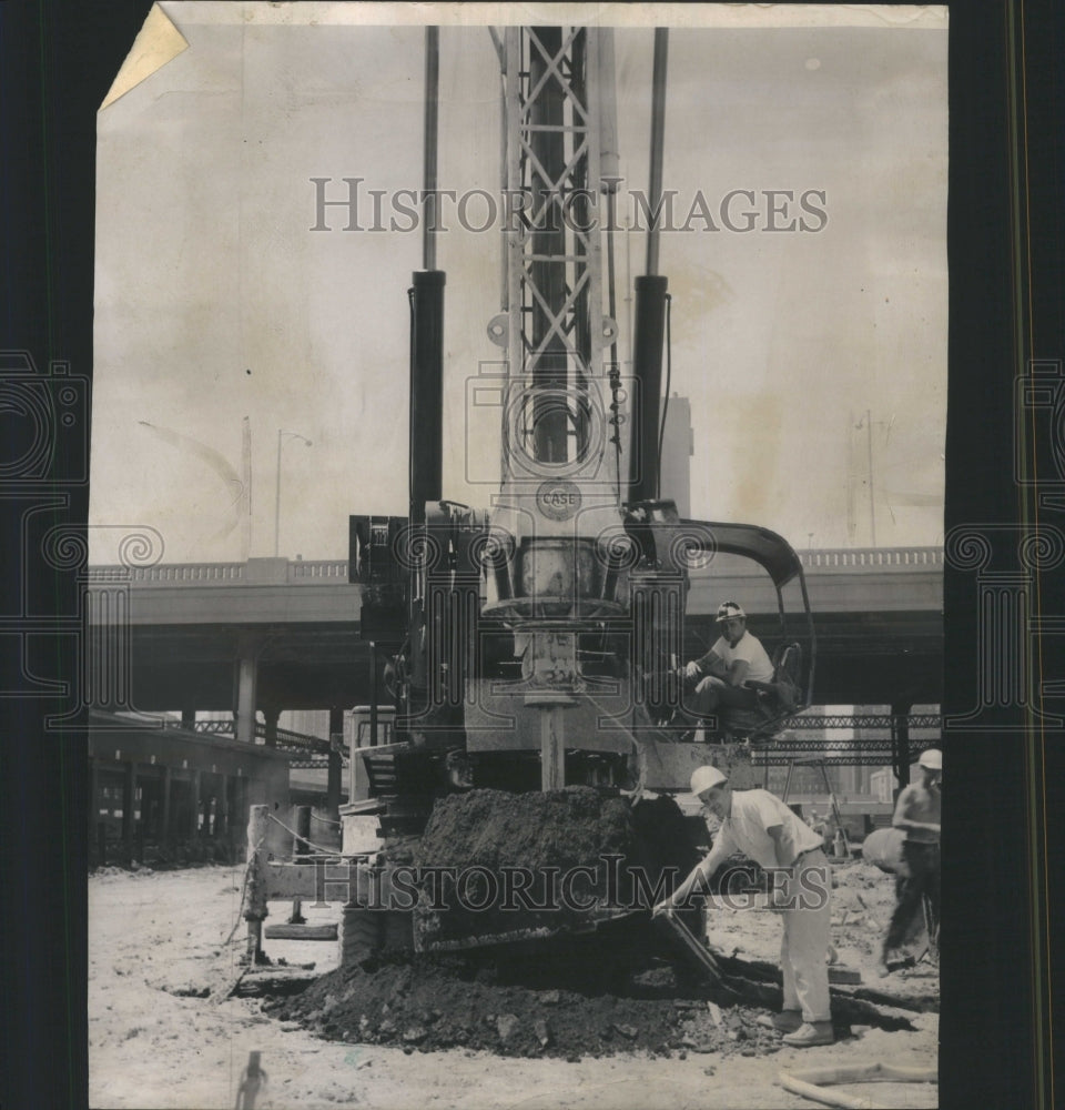 1992 Press Photo Huge drill dug timber at Chicago fire - RRU14923 - Historic Images