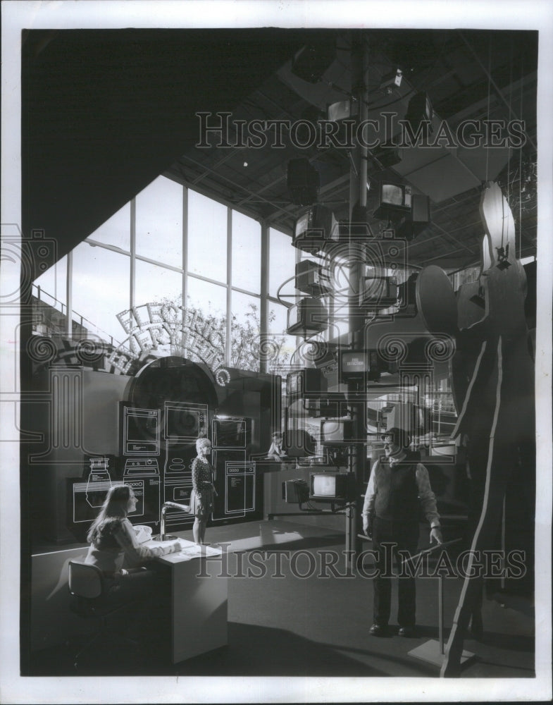 1973, Harbor Points Sales Pavilion - RRU15069 - Historic Images