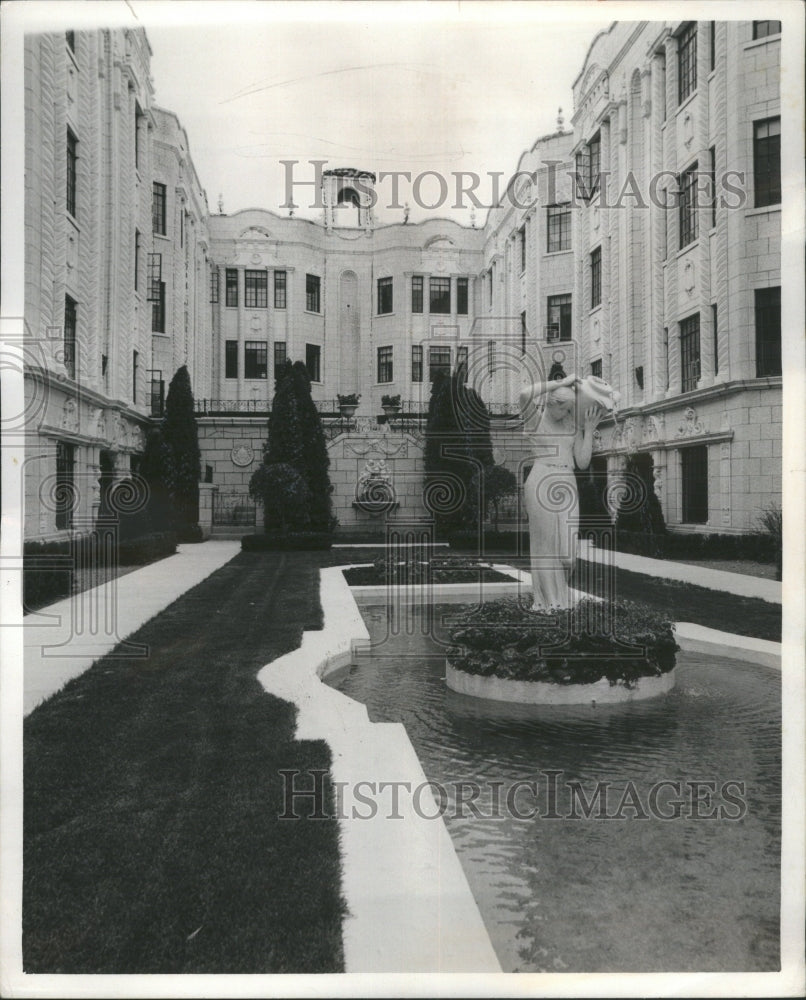 1975 Casa Bovita Apartments Courtyard-Historic Images