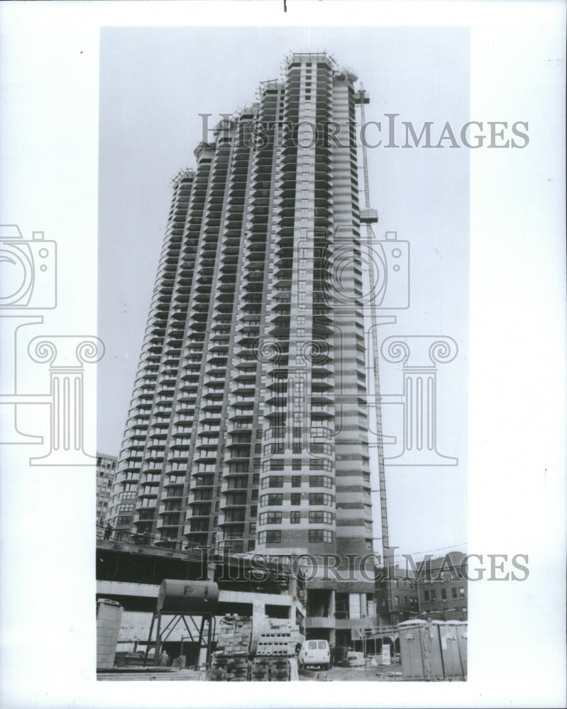 1987 Housing Apartments New York Lake Shore - Historic Images