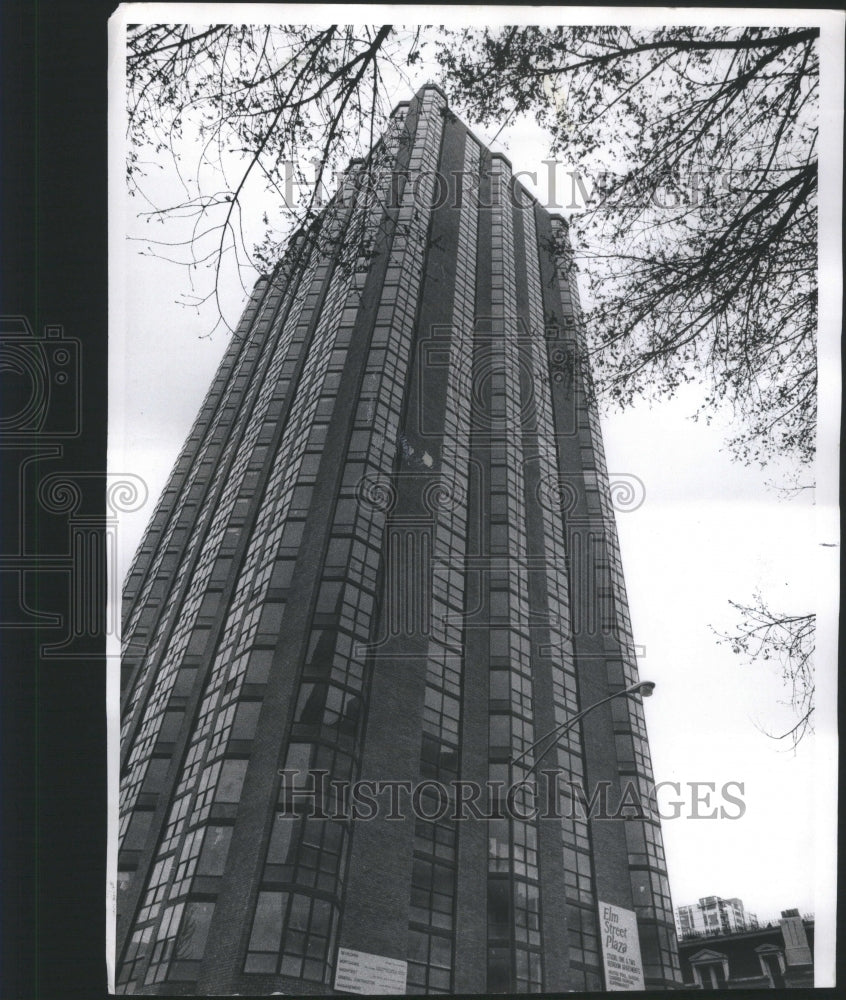 1976 Press Photo New Rental Apartment Bldg Chicago - Historic Images