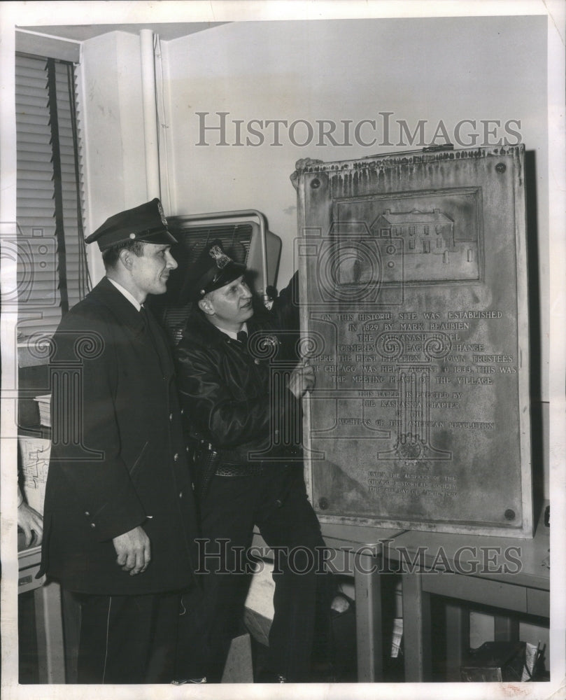 1961, Police Here Recover Big Hunk of Histor - RRU15285 - Historic Images