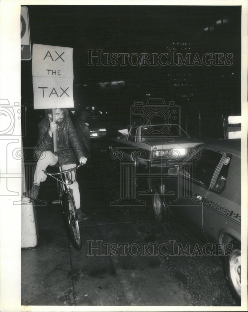 1987 Biker protest tax laws at post office - Historic Images