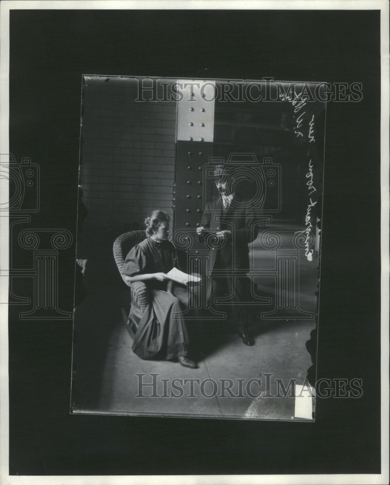 1987 Copy of 1910s, Emigrants Room Chicago - RRU15401 - Historic Images