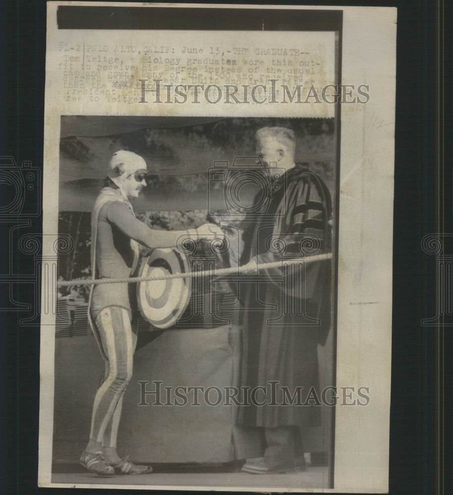 1970 Press Photo Graduation Day Tom Teitge Biology Gown - Historic Images