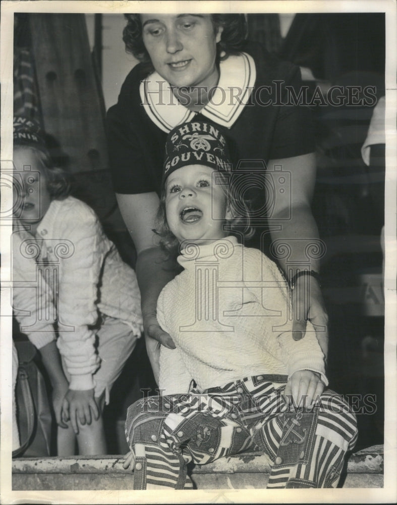 1963 Press Photo Maureen Quinn Ashland Parade Arm - Historic Images