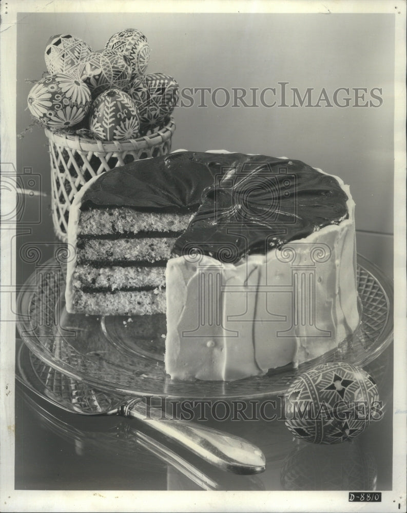 1970 Press Photo Hungarian Baster Torte Basket Eggs - Historic Images