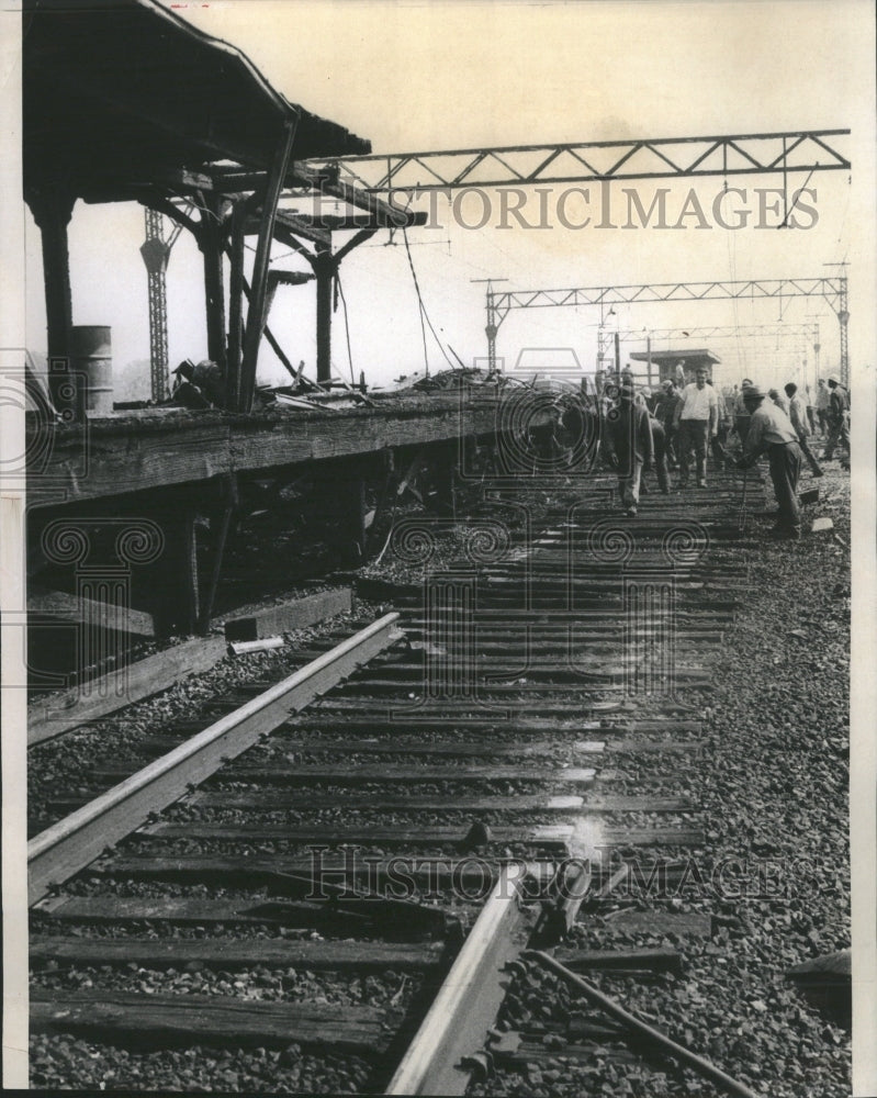 1971, Central Railroad Avalon Park station - RRU16051 - Historic Images