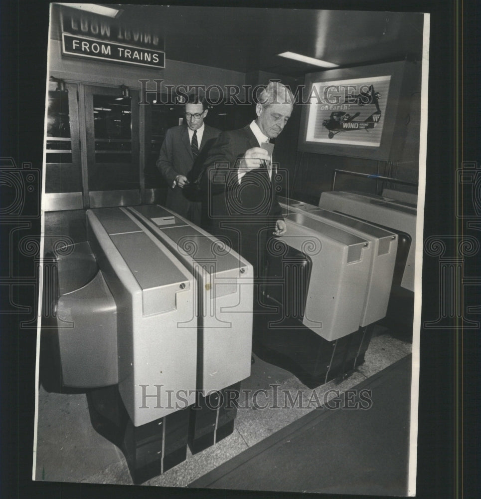 1966 Press Photo Judge Elmer Schnackenberg IC Station - RRU16099 - Historic Images