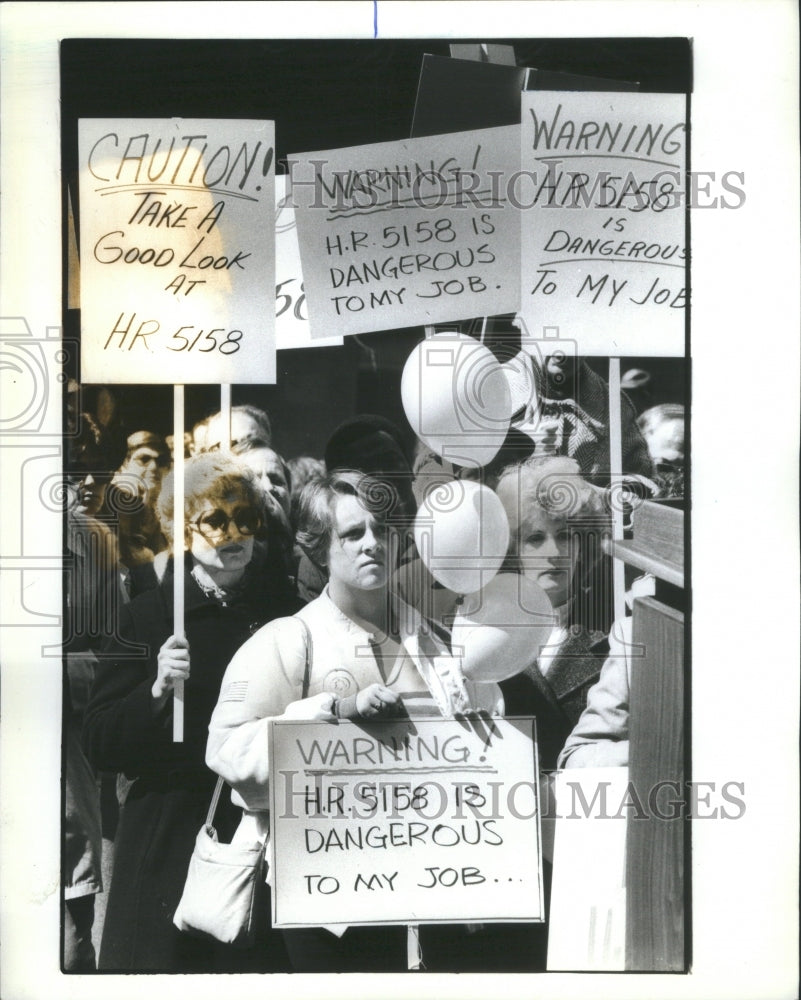 1982, Illinois Bell Employees Protest ATT - RRU16113 - Historic Images