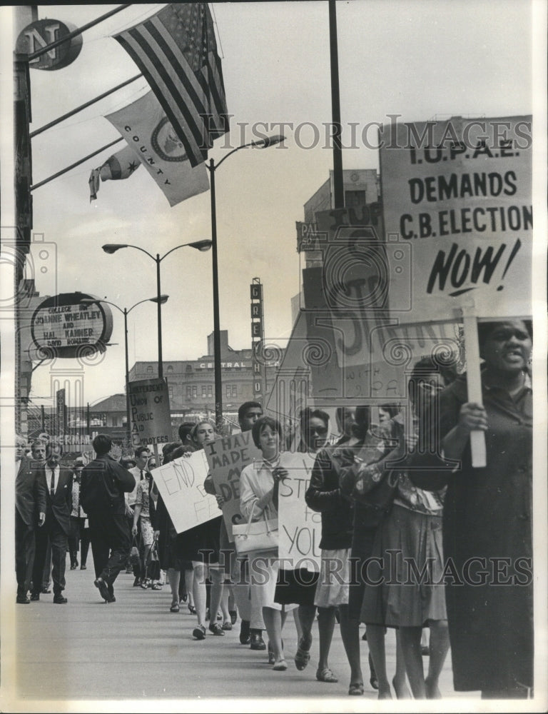 1966 Picketers Independent Union Police - Historic Images