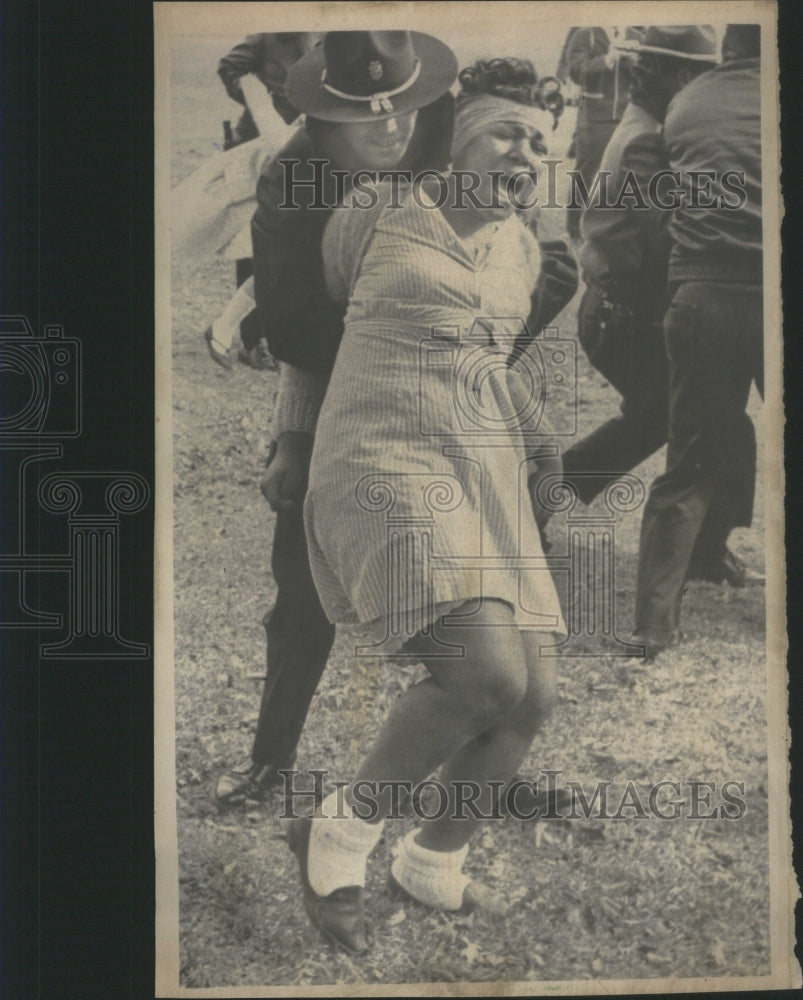 1966, Indian Girls School Riot Clermont 200 - RRU16153 - Historic Images