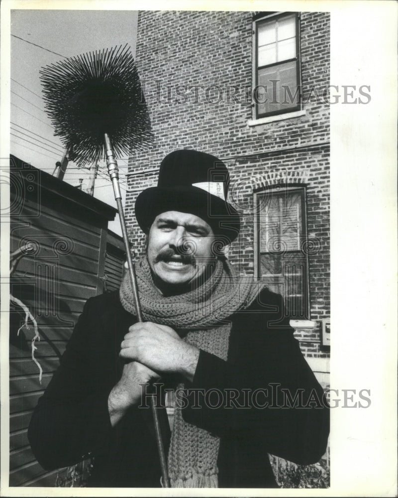 1983 Chimney Sweep Mike Hansen Clears Ash - Historic Images