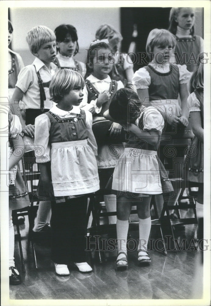 1981 Press Photo Heidi Rosch Erica Beil American chorus - Historic Images