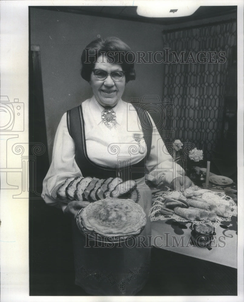 1977, Mrs Lucinda Jondahi Norwegian Sweets - RRU16535 - Historic Images