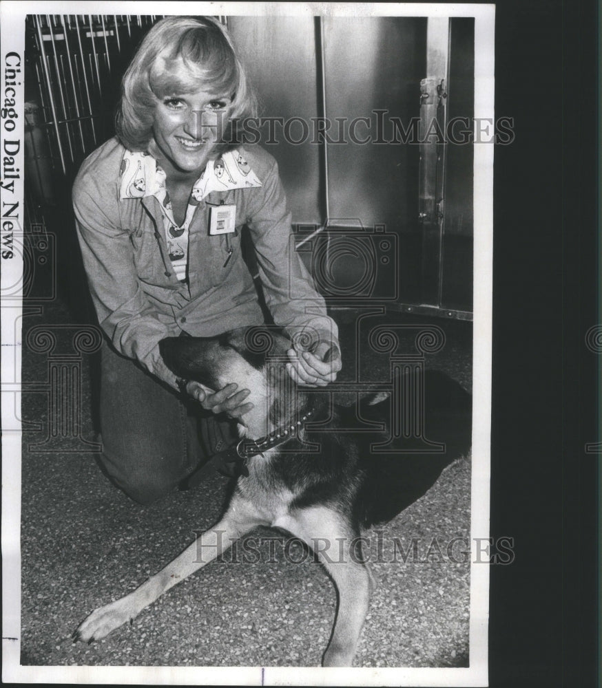 1976 Terry Ray Vetenary Technician Dog - Historic Images