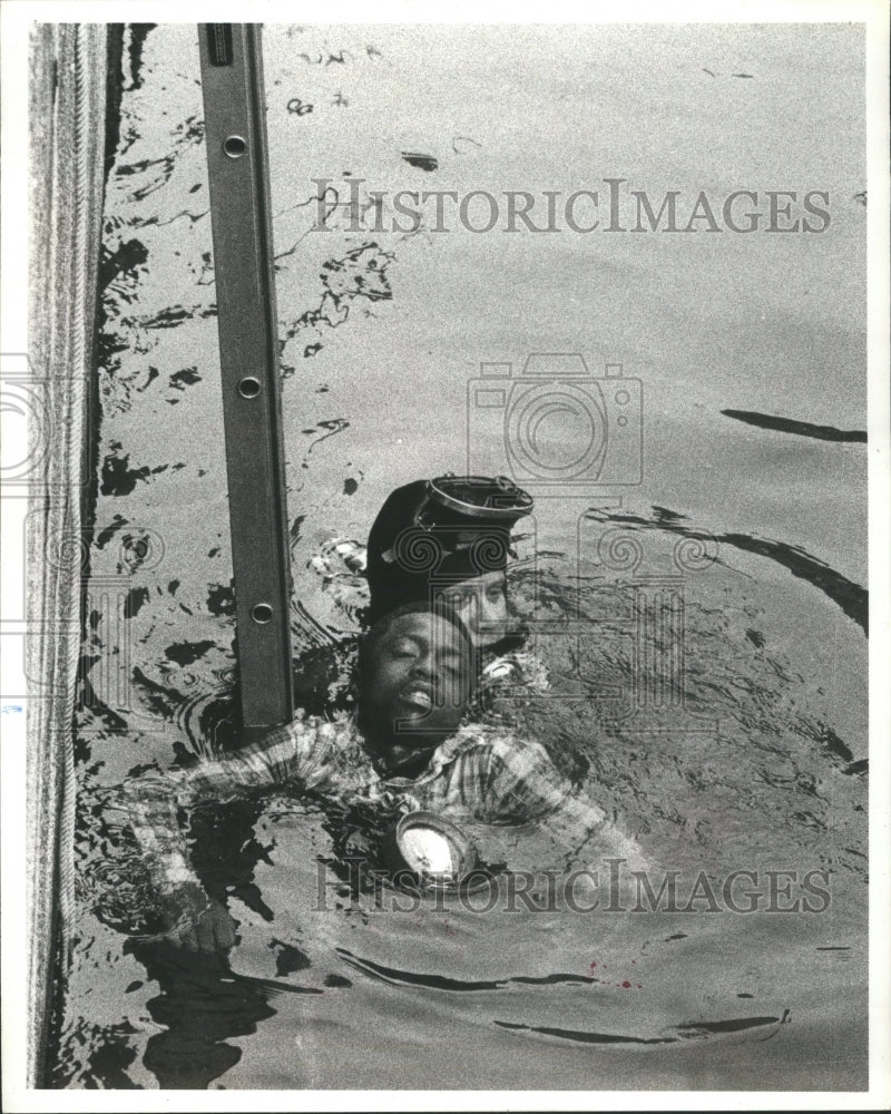 1980, Rescues Firemen Chicago River Dearborn - RRU17003 - Historic Images