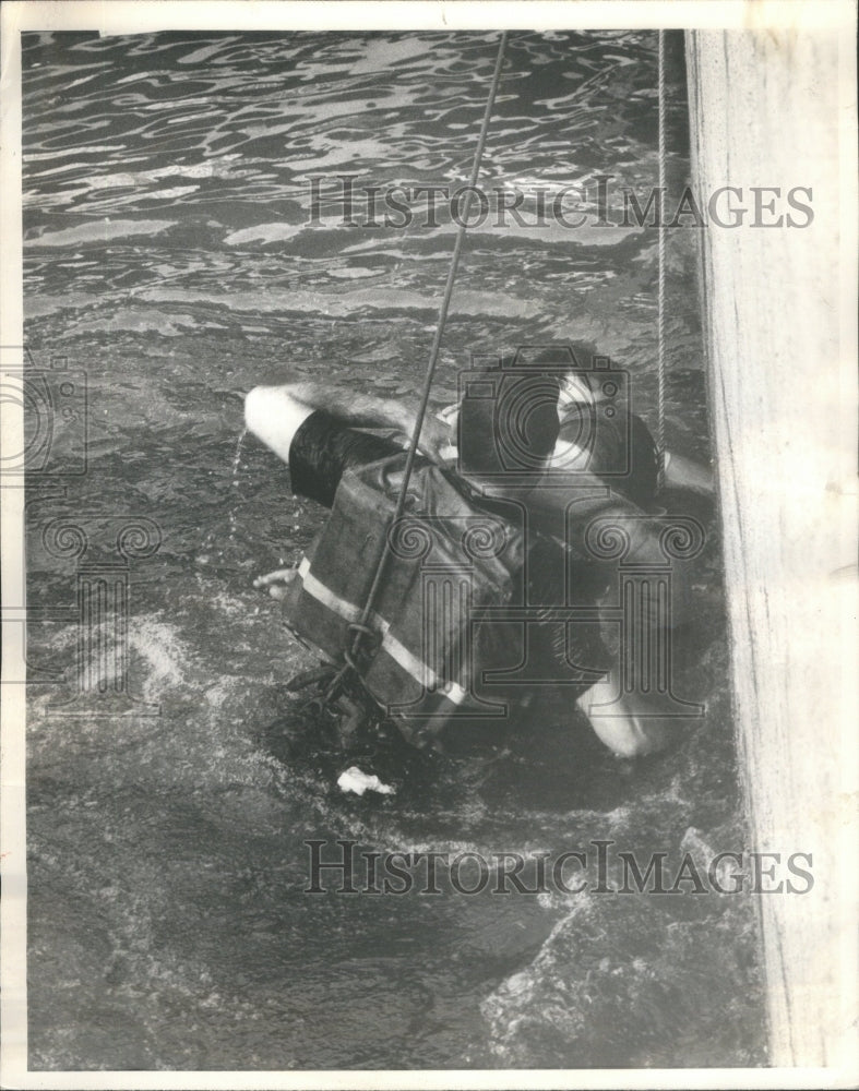 1966 Press Photo Fireman Rescue Three Men From Water - RRU17095 - Historic Images