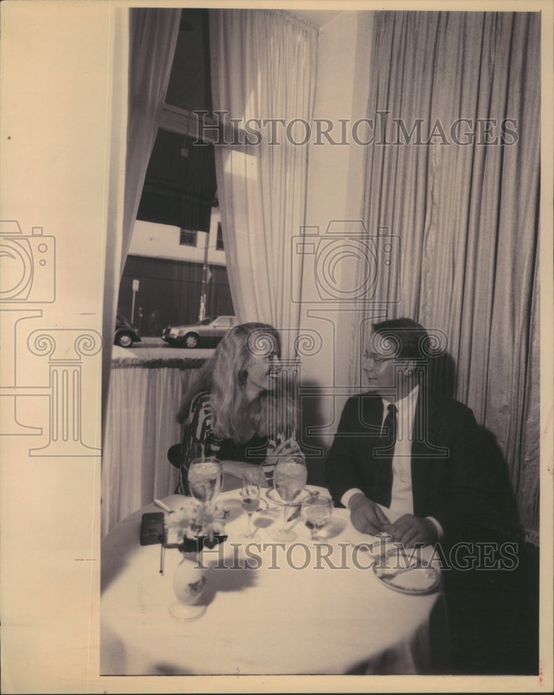 1974 Press Photo Couple Enjoy Dining Jackies Restaurant - Historic Images