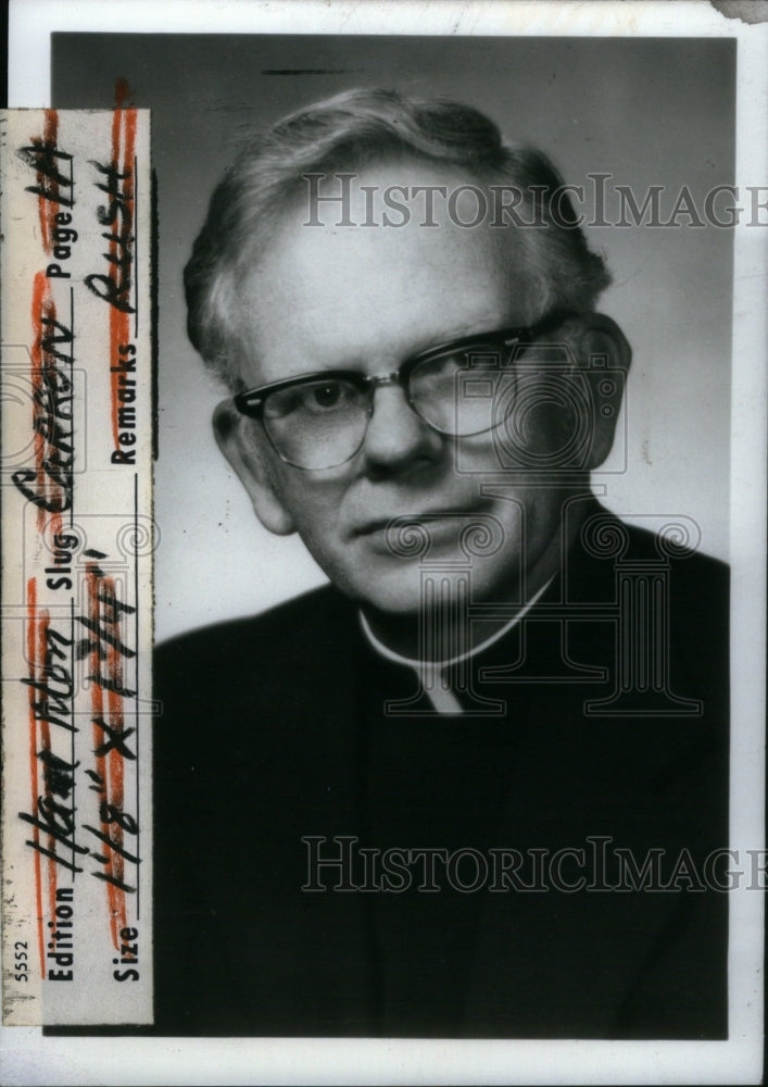 Press Photo Priest - RRU17497 - Historic Images