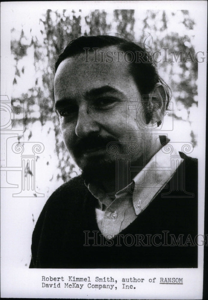 Press Photo Robert Kimmel Smith Childrens Author - Historic Images