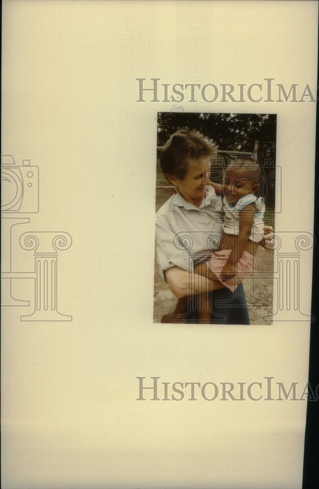 1983 Press Photo Sister Stan Mackey orphanage - Historic Images