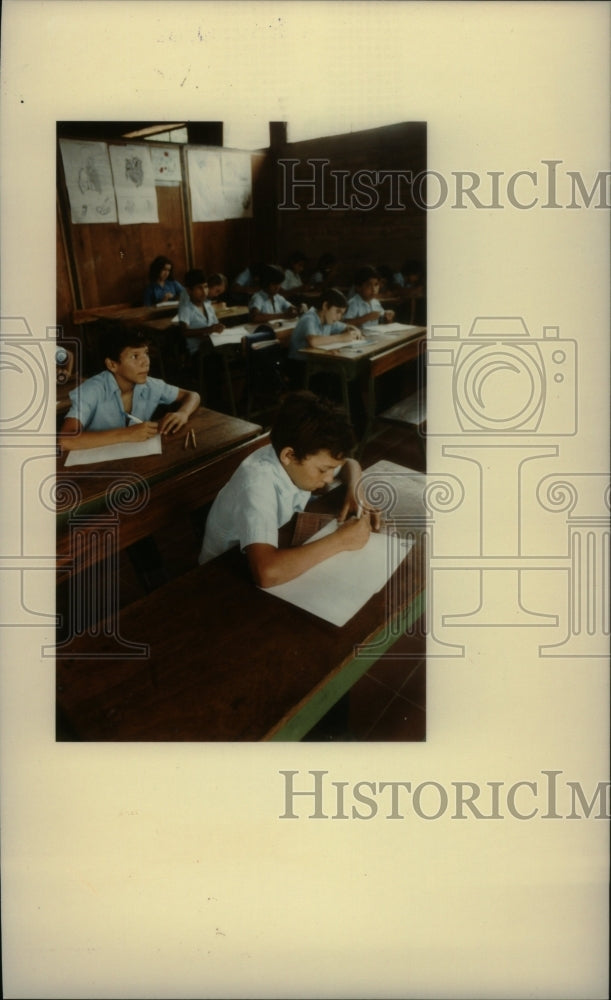 1983 Press Photo El Salvador Country Children Class - Historic Images