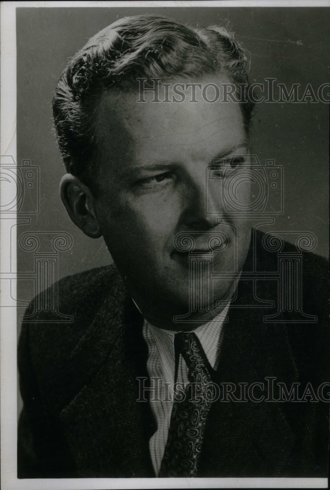 1948 Press Photo Lyall Smith, Free Press Sports Editor - RRU17915 - Historic Images