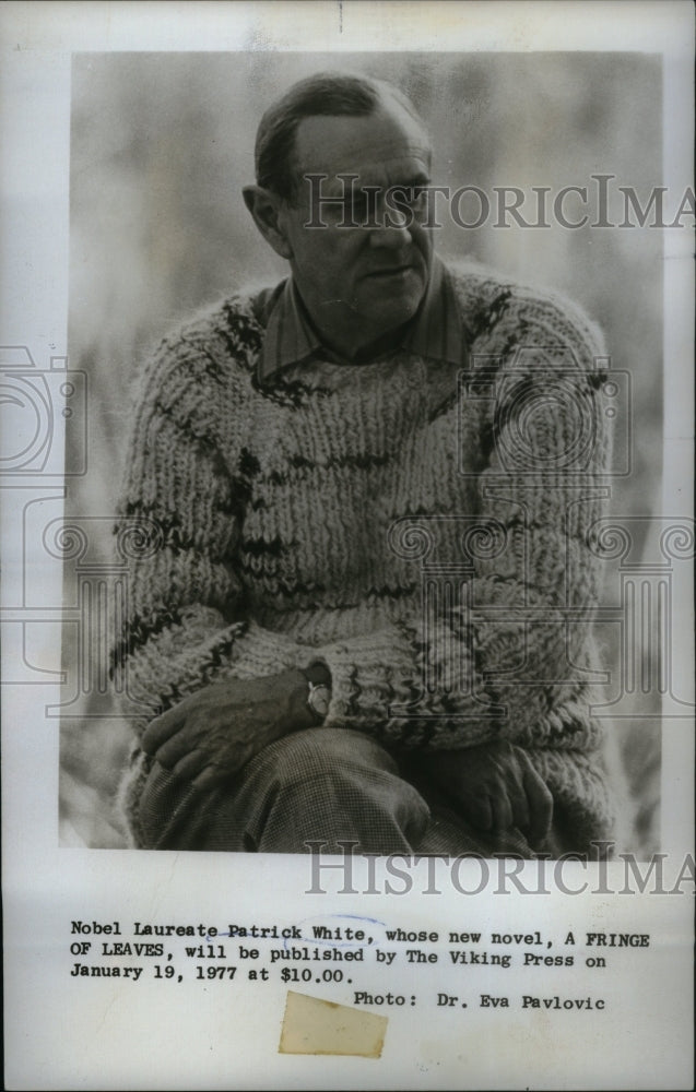 1977, nobel laureate patrick white viking - RRU18297 - Historic Images