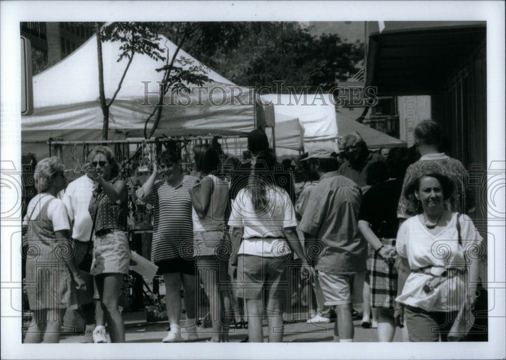 1998, Gold Coast Art Fair - RRU18365 - Historic Images