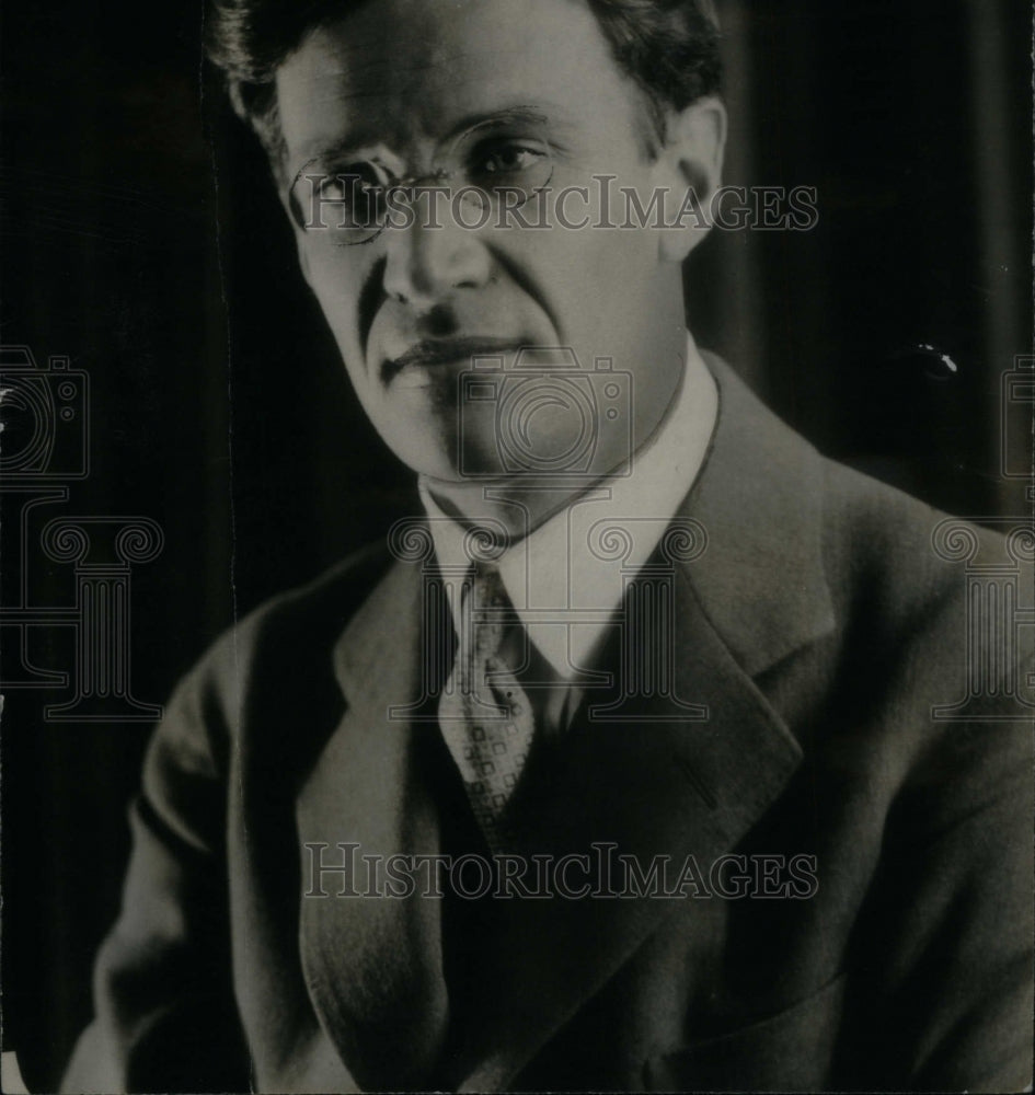 1933 Edgar Answel Mowren - Historic Images