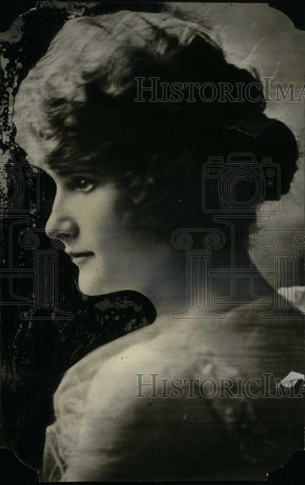 1923, Mrs Wm. C. Greafex - RRU19273 - Historic Images