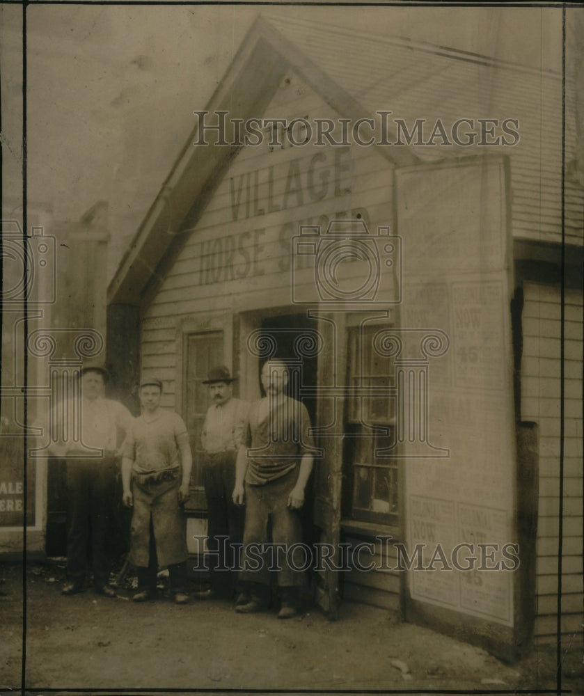 Press Photo Village Horse Shoer. - Historic Images