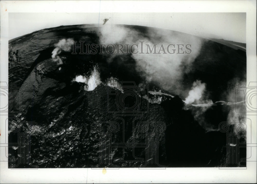 1992 Press Photo Volcano Ring of Fire Movie - Historic Images