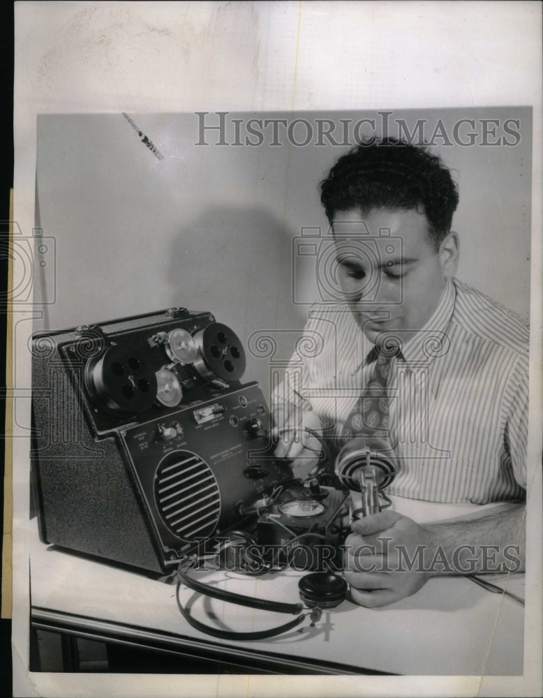 1943, Marvin Camras Armour Research Company - RRU19649 - Historic Images