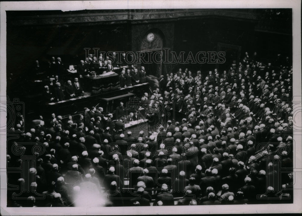 1932, At the Versailles's national assembly - RRU20093 - Historic Images