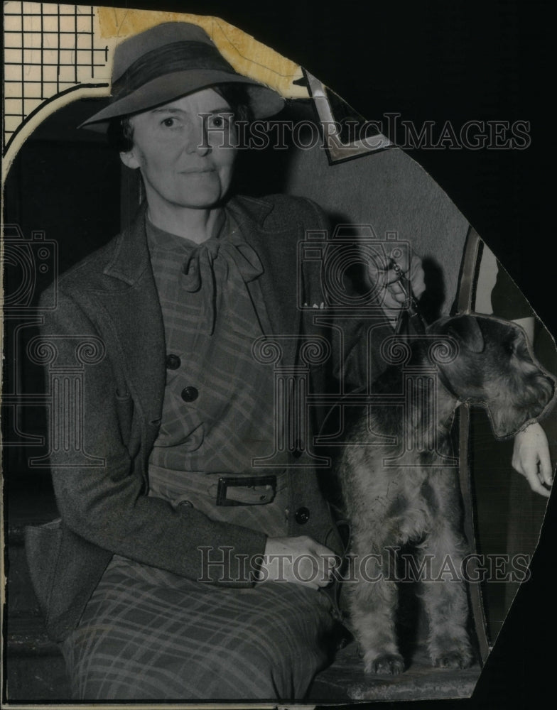 1942 Mrs Walker Van Ripper With Dog - Historic Images