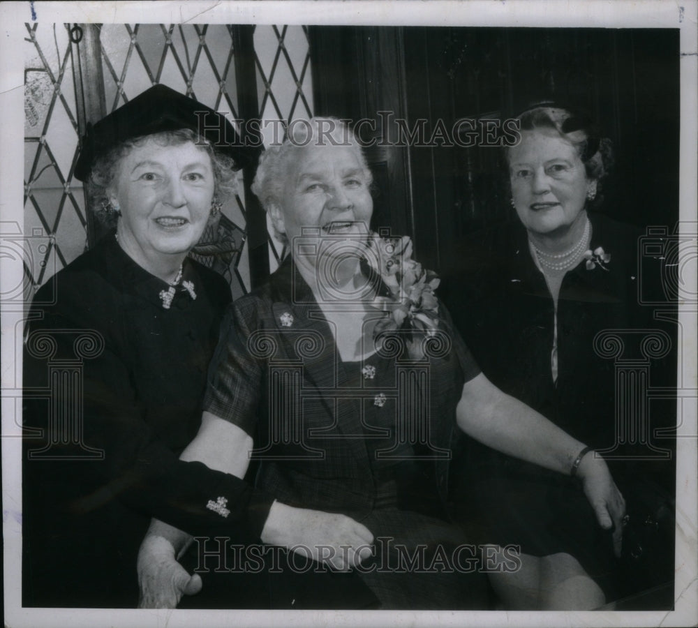 1957 Press Photo Lion Socialites Opera House Planning - Historic Images