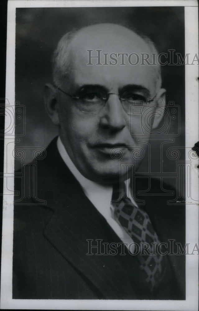 1946 Press Photo Alfred Triefus - RRU20935 - Historic Images