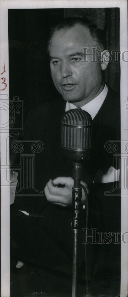 1952 Gov. Dan Thornton giving a speech - Historic Images