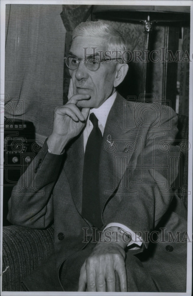 1941 Press Photo Dr F E Townsend Leaning Back - Historic Images