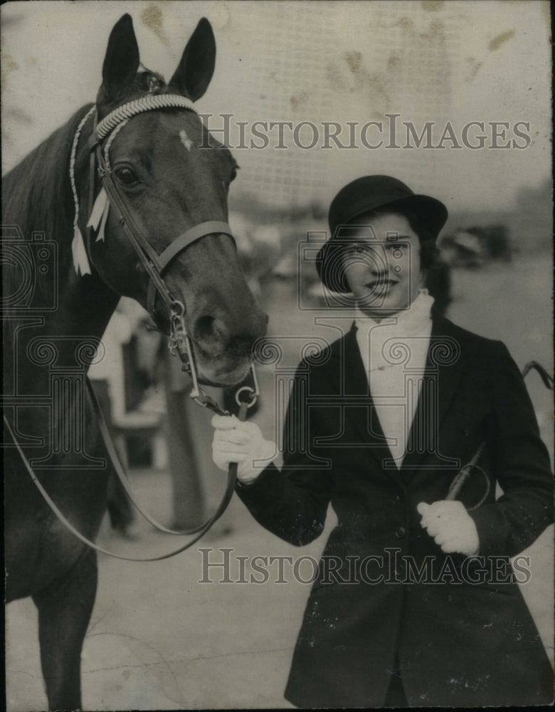 1934 Martha Thompson Methodist London - Historic Images