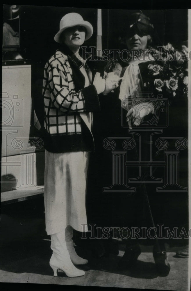 1926 Press Photo MME Eleanor Chalupec w/ daughter Pola - RRU21583 - Historic Images