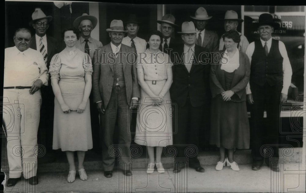 1937 Press Photo F E Mollin Denver Rustlers Beware - Historic Images