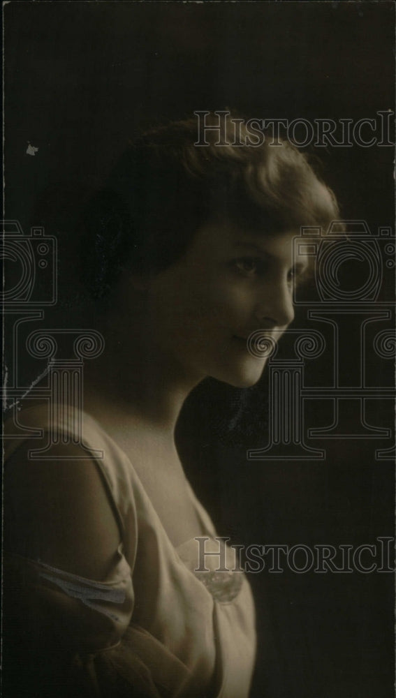 1917, Mrs. Ed Jhayrr - RRU21745 - Historic Images
