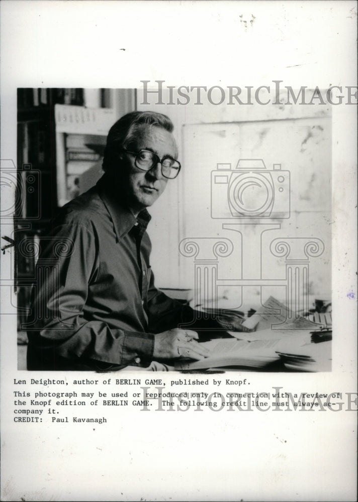 1984 Press Photo Len deighon author Berlin Game Knopf - Historic Images