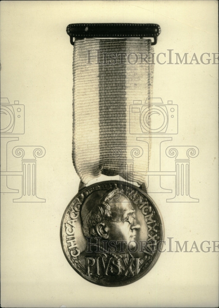 1926 Press Photo Bronze Souvenir Medal Vatican Medalist - Historic Images