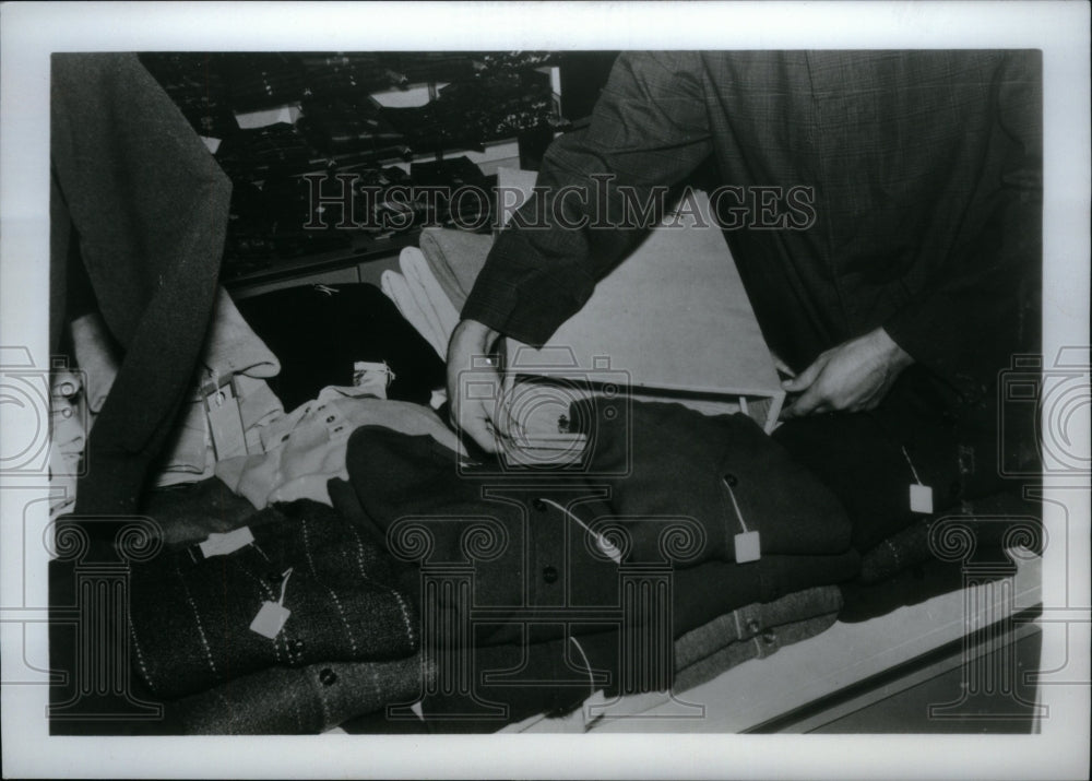 1966 Press Photo Shoplifting Boosters Picture Bags - RRU22765 - Historic Images